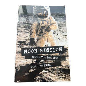 Moon Mission (Phonics Museum, Volume 27) - Paperback By Tom Garfield Veritas Pre